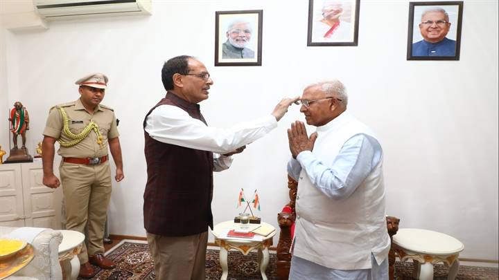 राज्यपाल श्री पटेल से मुख्यमंत्री श्री चौहान ने की सौजन्य भेंट